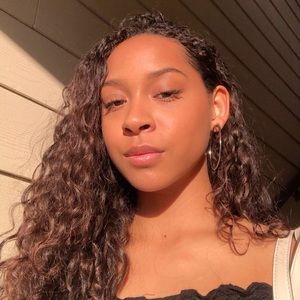 Meet your Posher, Sierra